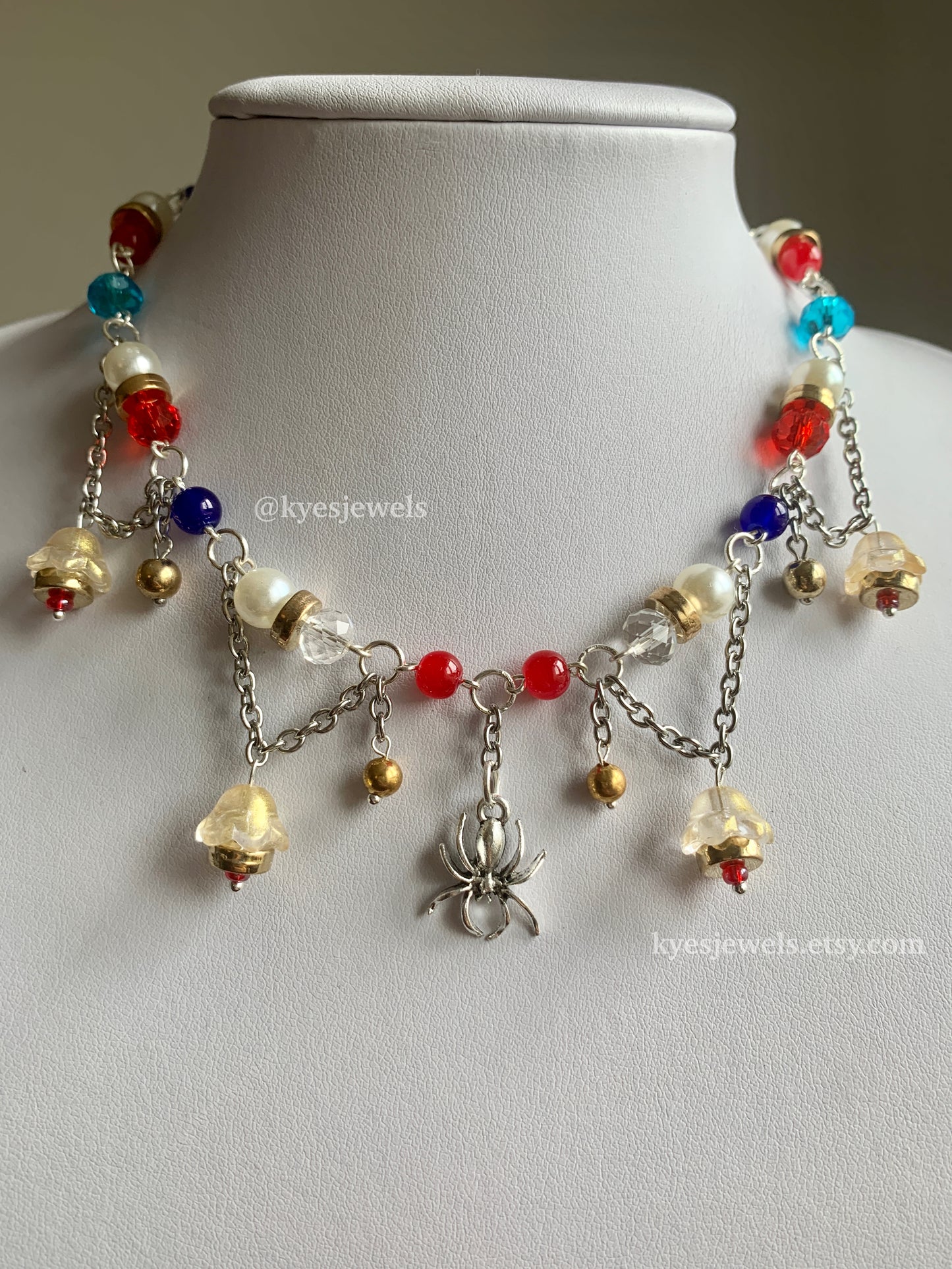 Collier Pavitr Prabhakar / Spiderman Inde